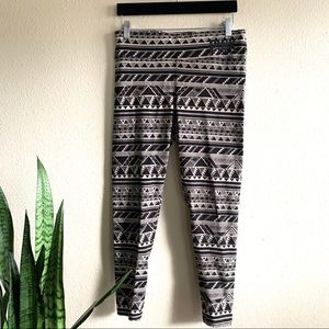 PINK Victoria’s Secret Geometric Leggings Medium